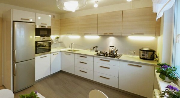 Virtuvės dizainas 10m stačiakampio formos