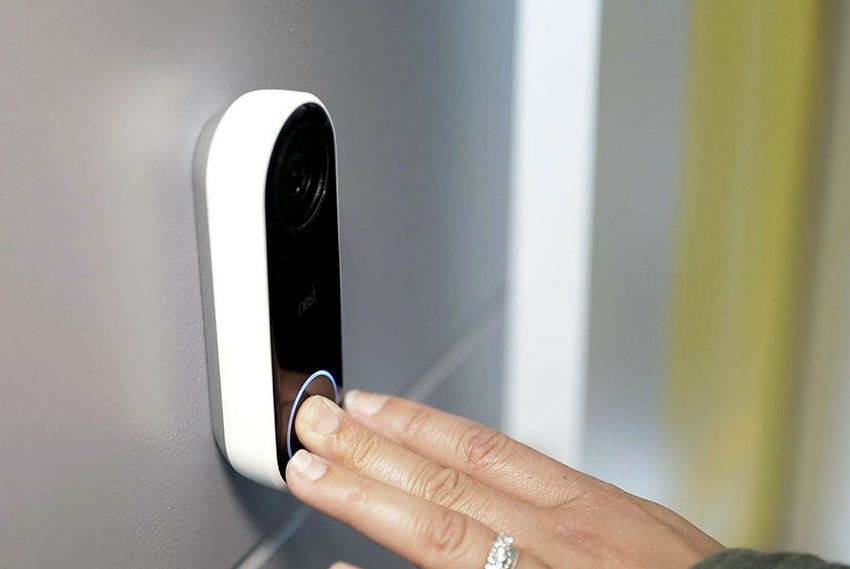 Installing a wireless doorbell on the door will not be difficult 