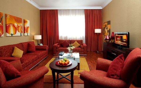 Red curtains: wallpaper in the interior of the living room, photo, maroon in the kitchen and in the bedroom, curtains in terracotta tones