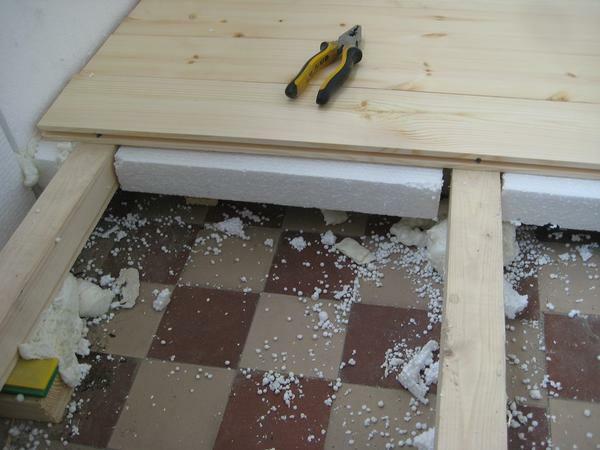 When insulating the floor of the balcony with foam plastic, the first thing to do is to build a frame