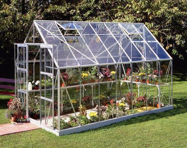 Hliníkový skleník so sklom dobre vhodný pre pestovanie kvetín