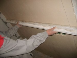 How to apply the plaster woodworm