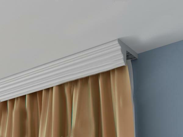 A molding cornice is fixed to the ceiling and has a different number of rails