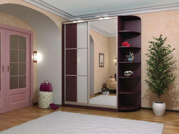 Pripravljen omaro vredno nakupa, v primeru, da je določen model primeren barve in oblike za hodniku