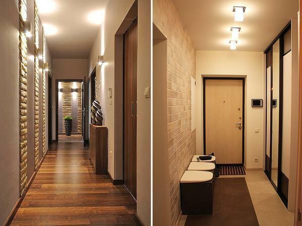 Vizuálisan bővíteni a szűk folyosón a fény színek segítenek a tapéta vagy háttérkép utánzattal fából vagy kőből