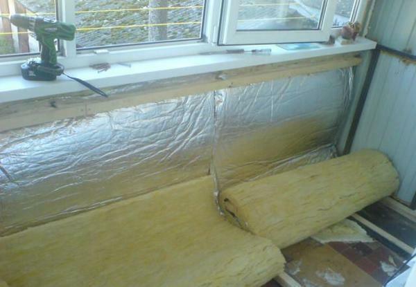 Zagrijavanje balkona treba biti izrađena od laganih materijala je minimalan