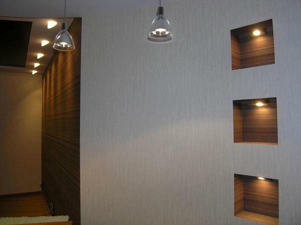 Niche from gypsum cardboard with illumination: a box in the wall, photos, own shelves, LED ceiling, under the TV