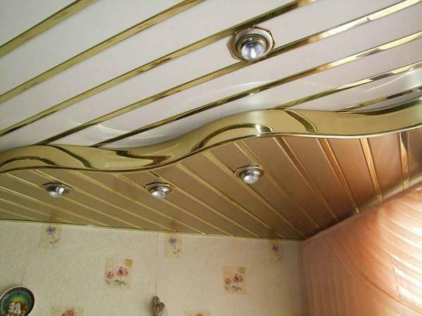 PVC-panel - en billig og praktisk materiale til efterbehandling loftet