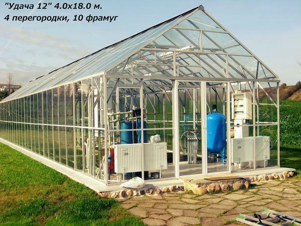 In the manufacture of energy-efficient greenhouses, materials with excellent thermal insulation properties