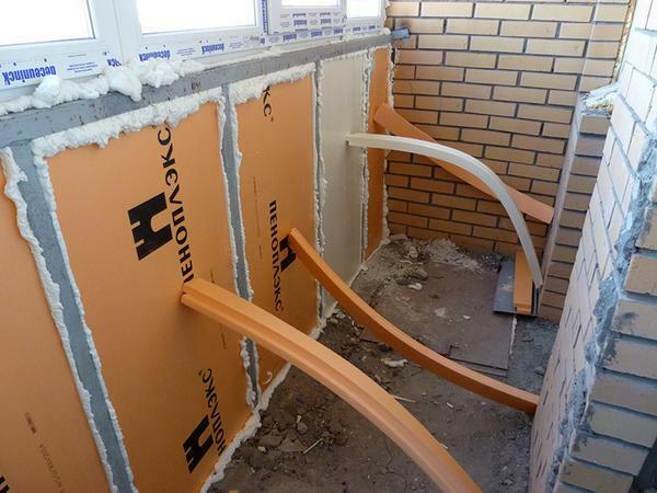 If you use a heater and foam that can withstand low temperatures, you can conduct insulation in the winter. But it will be more difficult to do, and the installation itself will cost more, so it