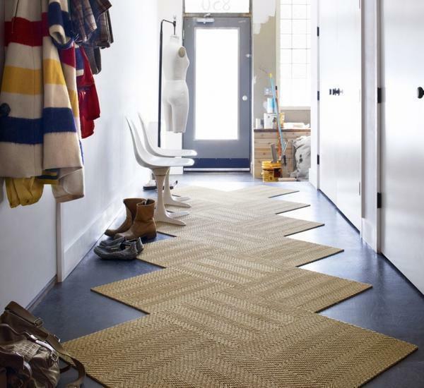 Įdiegimas yra gana paprastas kilimėlis - montavimo vyksta ant specialios lipnios, be to, ji neatima iš kambario erdvę teisę