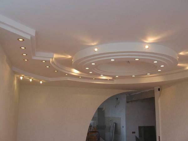 The ceiling of plasterboard is an affordable and aesthetically attractive option for finishing the ceiling space
