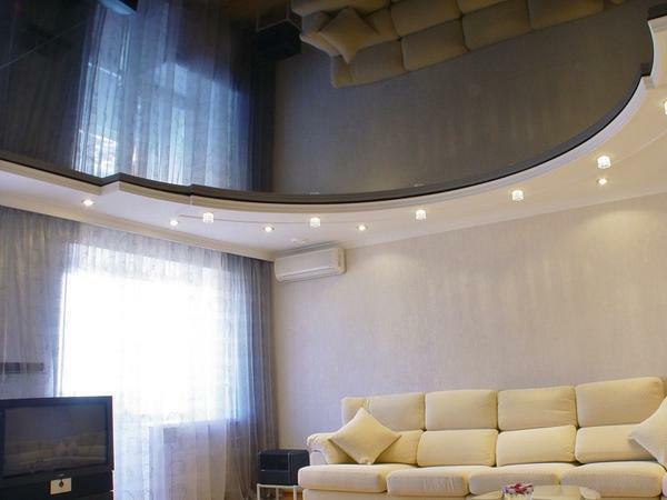 Les couleurs foncées réduisent visuellement la hauteur du plafond de la pièce, en alignant ses proportions