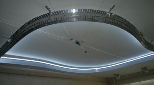 Fleksibilna profil pod multi-level strop u.
