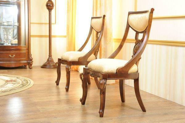 Mäkké stoličky do obývacej izby sú klasické a skladacie