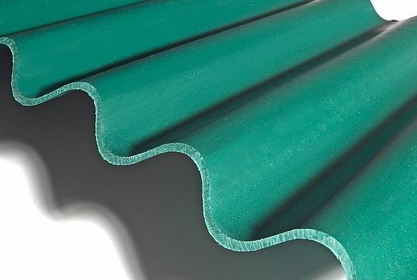 Roofing sheet colored throughout the thickness