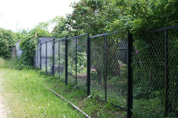 On uneven areas use more durable sectional fence