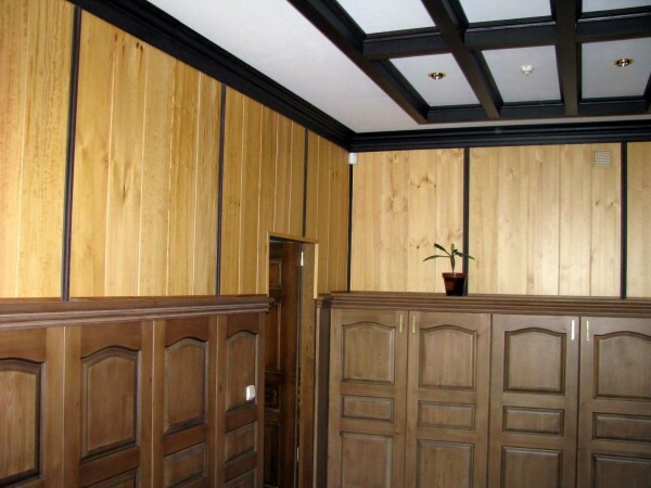 Example of the wooden plinth in the interior