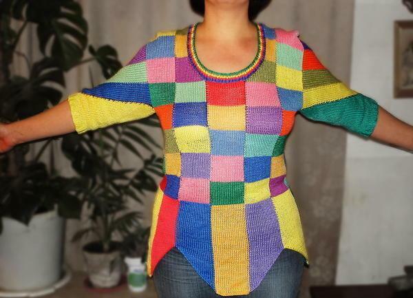 In the style of patchwork sewing, you can knit not only objects of interior, but also clothes