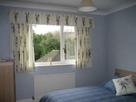 Short curtains have an attractive appearance due to their compactness