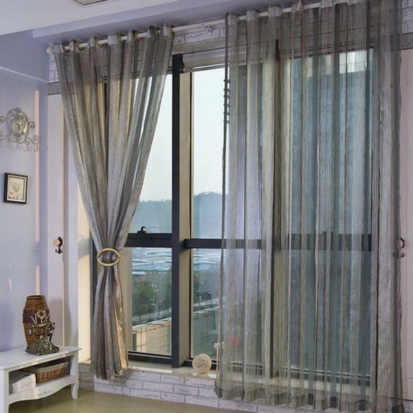 When choosing curtains, you must take into account the style of decoration of the room
