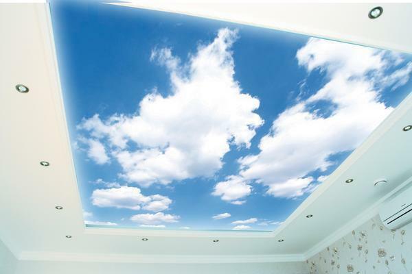 For et rum, lavet i øko-stil er perfekt til udskrivning med billedet af skyer