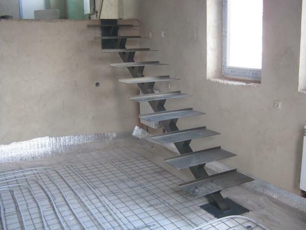 Ladder on metal kosourah: installation and photo, online calculation, on one wooden, stepped steps with their own hands